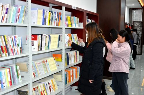書香悅?cè)恕?閱讀越美麗——山東一滕集團工會組織開展“書香三八”讀書活動