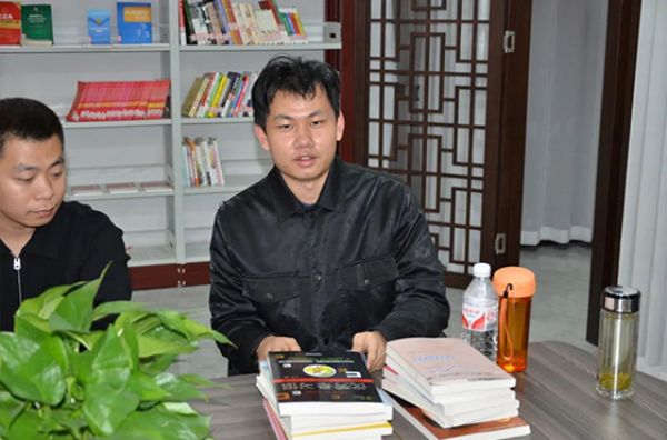 【春意正濃沐書香 享閱時光話成長】一滕集團組織開展世界讀書日讀書分享活動