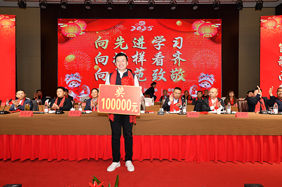 迎接新機(jī)遇 續(xù)寫新輝煌 | 一滕集團(tuán)2024年總結(jié)表彰大會暨2025年度責(zé)任狀授領(lǐng)儀式隆重舉行