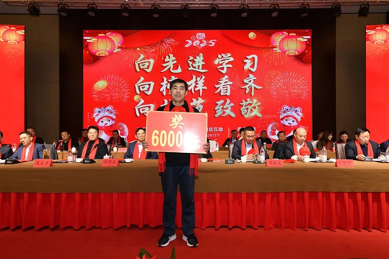 迎接新機(jī)遇 續(xù)寫新輝煌 | 一滕集團(tuán)2024年總結(jié)表彰大會暨2025年度責(zé)任狀授領(lǐng)儀式隆重舉行